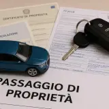Documenti auto: certificato di proprietà, carta di circolazione, passaggio di proprietà e chiavi.