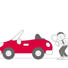 Uomo con lente d'ingrandimento esamina un'auto rossa. Con l'atto di vendita, posso fare assicurazione.