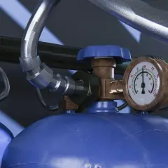 Manometro su bombola blu per revisione bombola gpl.