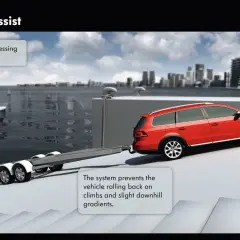 Auto rossa con rimorchio su una rampa. Il hill holder cos'è? Un sistema che impedisce all'auto di arretrare in salita.