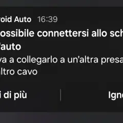 Notifica Android Auto: impossibile connettersi. Per attivare Android Auto, prova a collegare un altro cavo o usa un'altra presa.