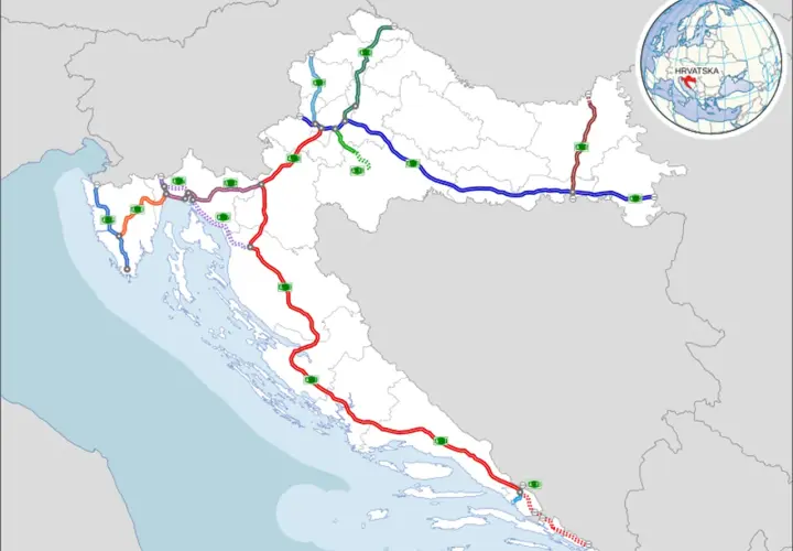 Mappa delle autostrade croate con indicazioni per il pedaggio. Le autostrade sono colorate diversamente per indicare le diverse direzioni.