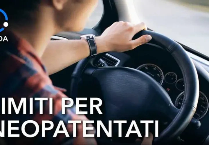 Un neopatentato al volante di un'auto con più di 55 kW. Guida sicura e informata sui limiti.