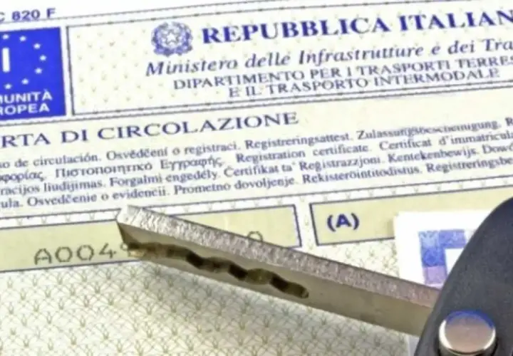 La carta di circolazione, il "duc dell'auto", è il documento che attesta la proprietà e le caratteristiche di un veicolo.