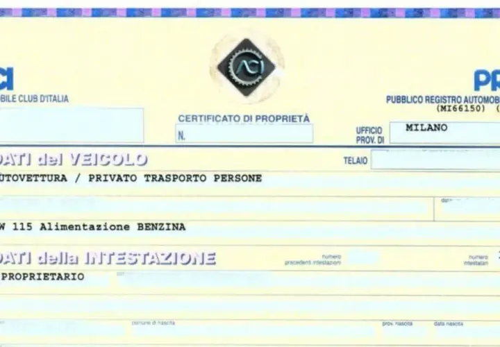 Certificato di proprietà digitale ACI-PRA per un'autovettura, con dati del veicolo e del proprietario.