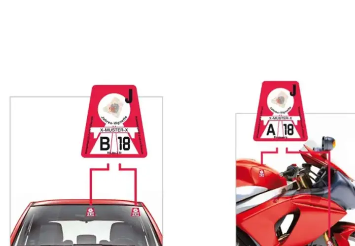 Per andare a Innsbruck serve la vignetta. Due adesivi rossi, uno per auto (B 18) e uno per moto (A 18), mostrano la vignetta autostradale.