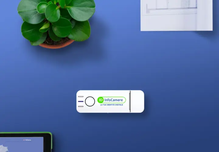 Chiavetta USB InfoCamere, la tua identità digitale, con smartphone e tablet che mostrano mappe e servizi. Un foglio pra digitale per la tua identità.