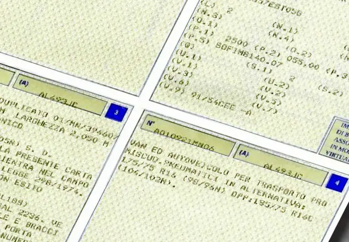 Dettagli di un documento auto, con il numero immatricolazione auto AL493JC visibile in più punti.