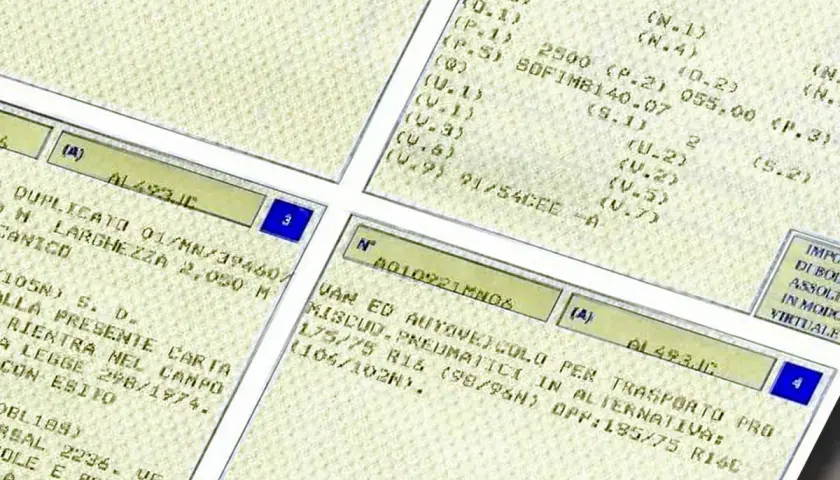 Dettagli di un veicolo, forse un cdp auto smarrito, con dati tecnici e codici.