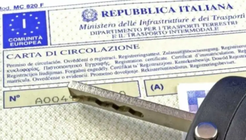La carta di circolazione, il "duc dell'auto", è il documento che attesta la proprietà e le caratteristiche di un veicolo.