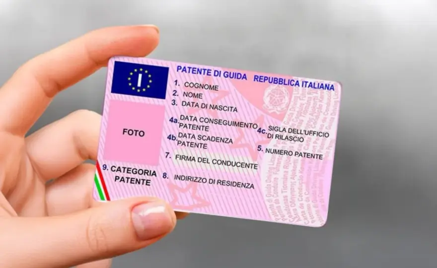 Come si legge la patente di guida senza confondere numeri e codici