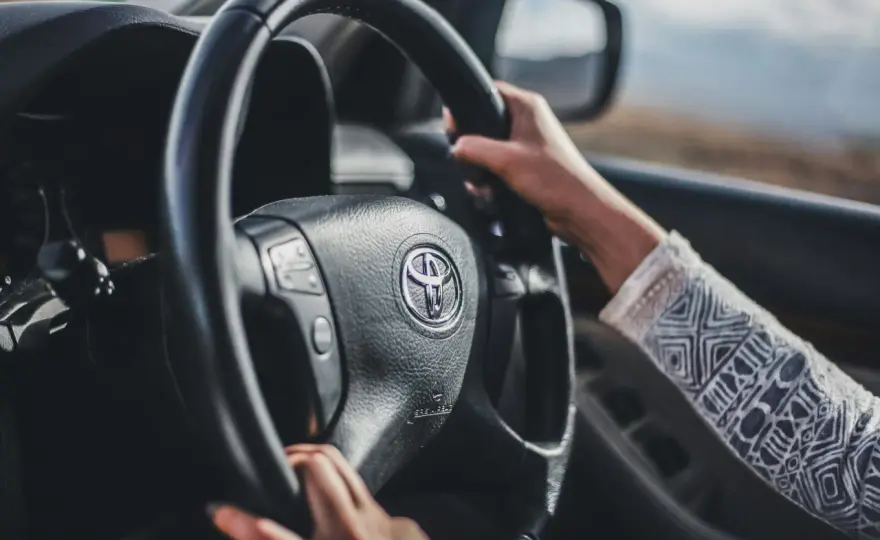 Posso guidare un’auto non intestata a me? Regole e rischi