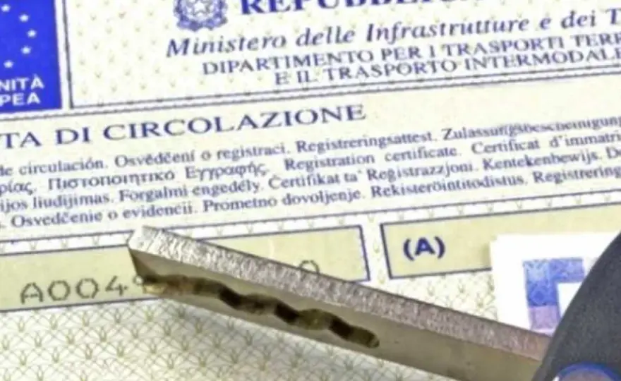 Foglio complementare auto - cosa serve e quando va sostituito