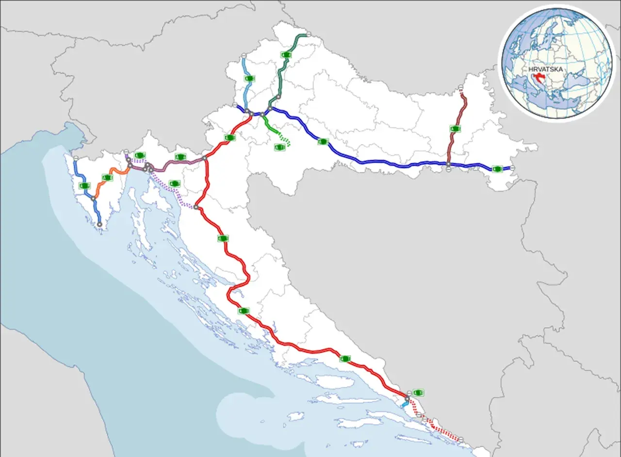 Mappa delle autostrade croate con indicazioni per il pedaggio. Le autostrade sono colorate diversamente per indicare le diverse direzioni.