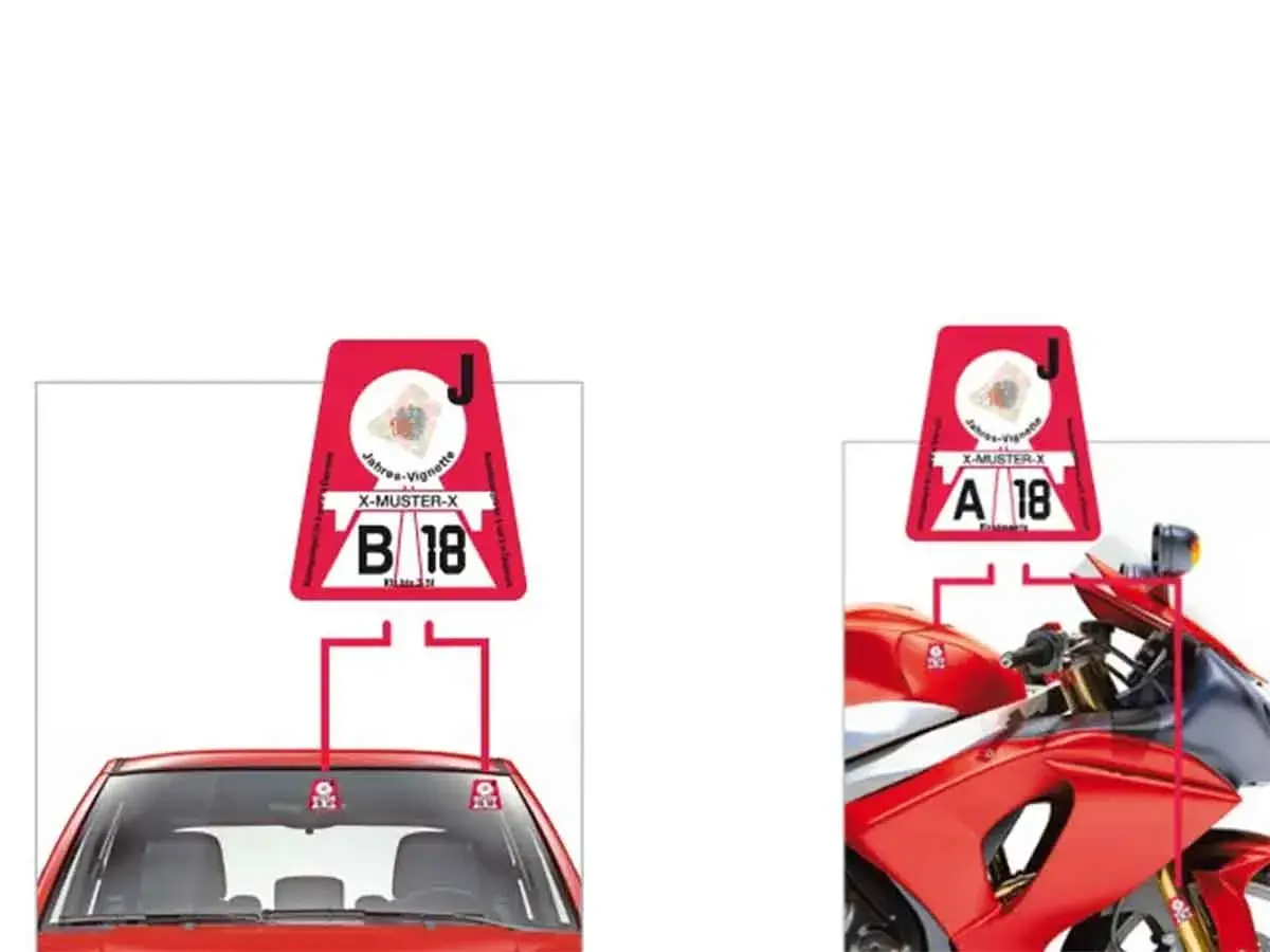 Per andare a Innsbruck serve la vignetta. Due adesivi rossi, uno per auto (B 18) e uno per moto (A 18), mostrano la vignetta autostradale.
