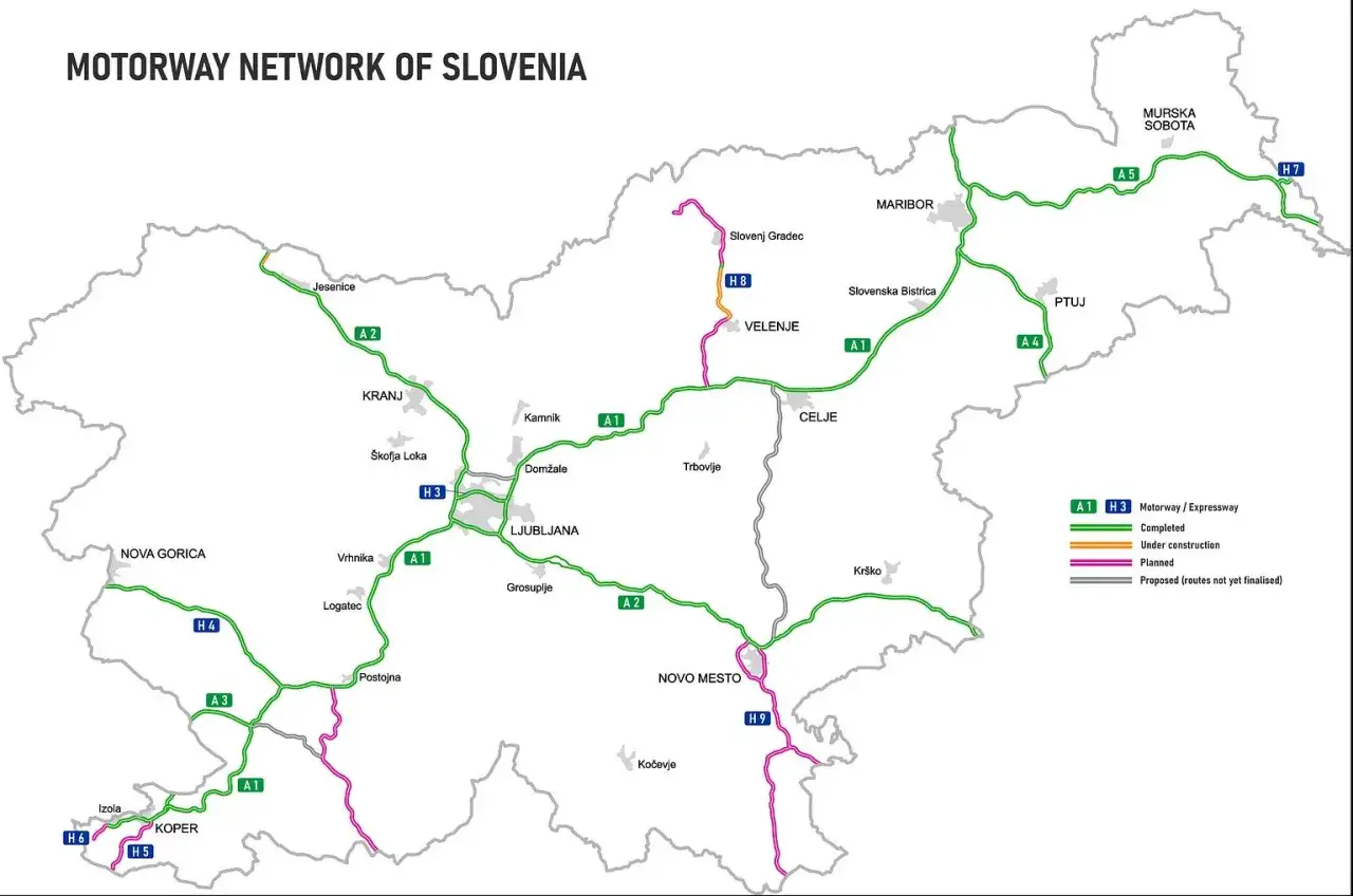 Rete autostradale della Slovenia, con autostrade completate (verdi), in costruzione (arancioni), pianificate (viola) e proposte (grigie). La e61 slovena è parte della rete.