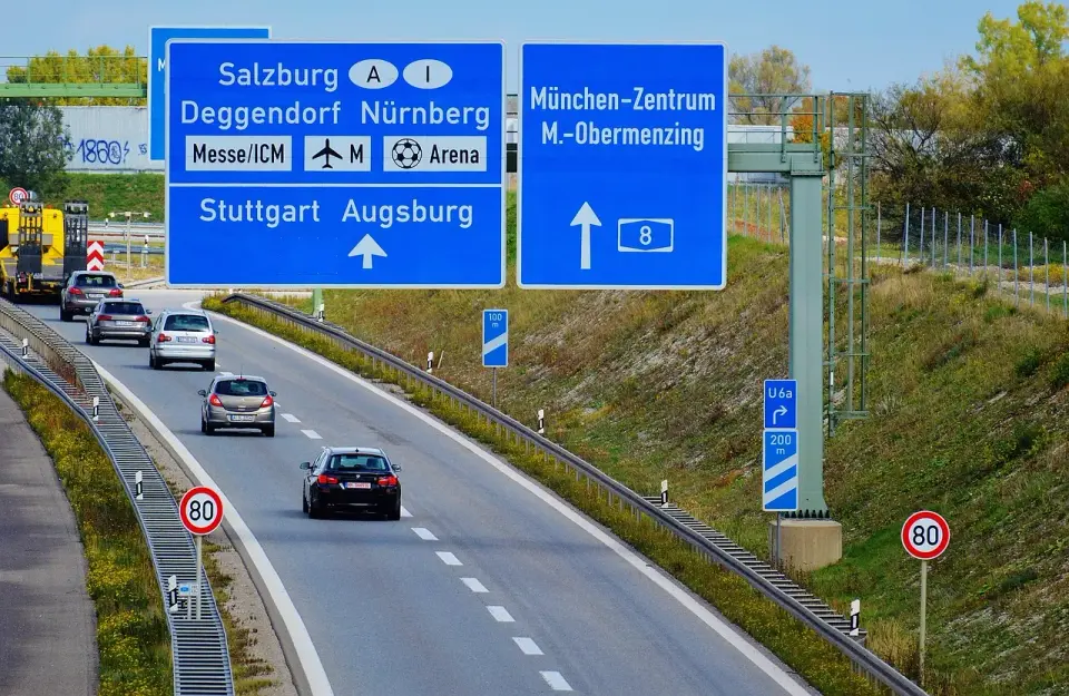 Autostrada tedesca, come guidare sull’Autobahn senza sorprese